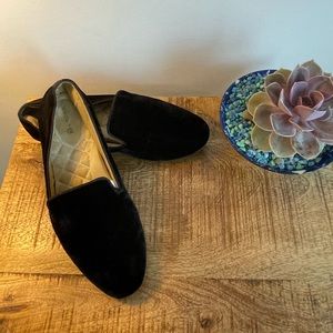 Birdies Women’s size 8 black velvet starling loafers.